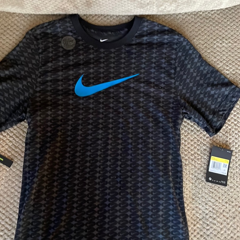 Nike men’s training T-shirt, size small